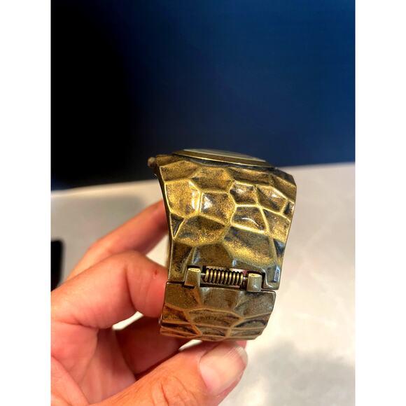 Women's Chicos Gold Tone Hammered Textured Cuff Bracelet Watch Jewelry Statement - Picture 5 of 9